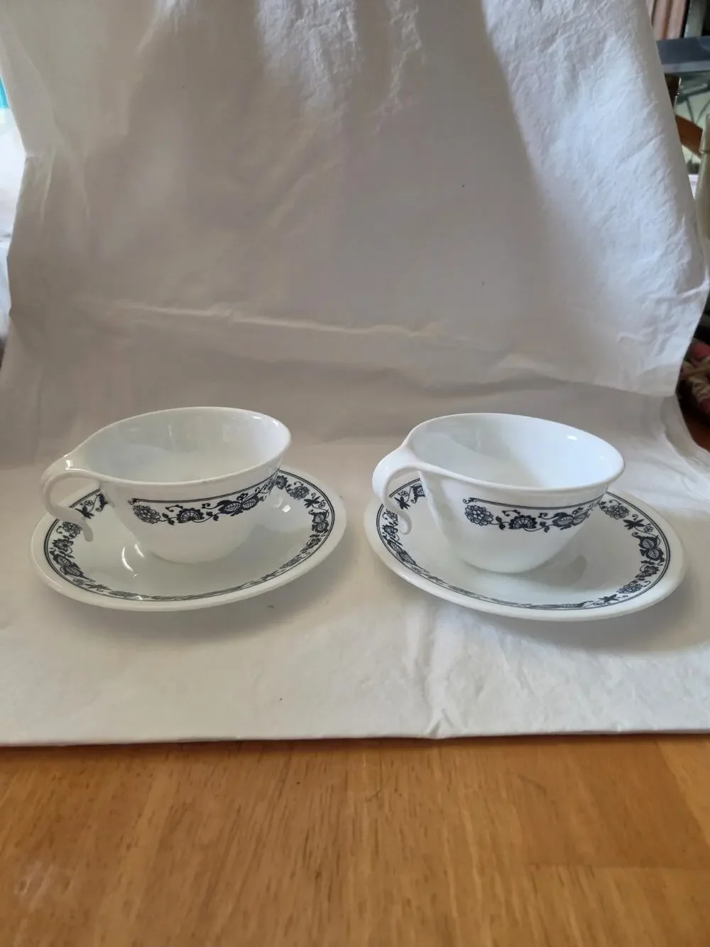 2 Vintage Corelle Old Town Blue Onion Cups and 2 Saucers